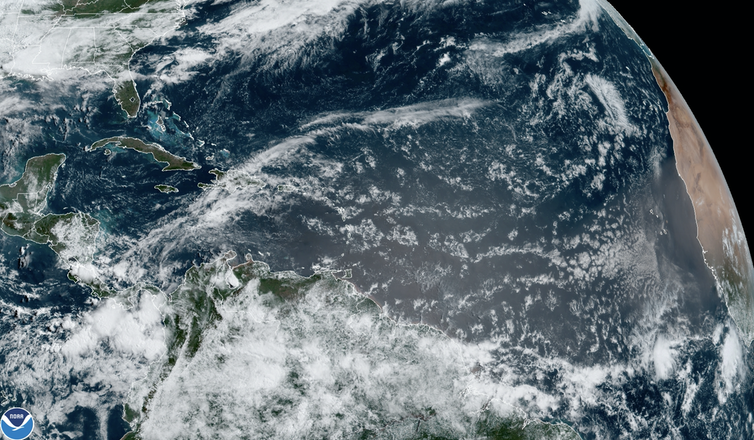 Vista satélite de las nubes sobre el Atlántico