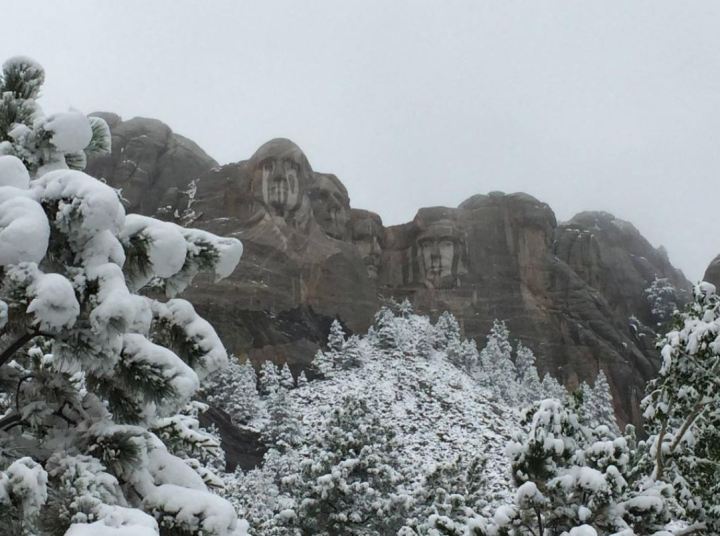 Mt-Rushmore-nieve